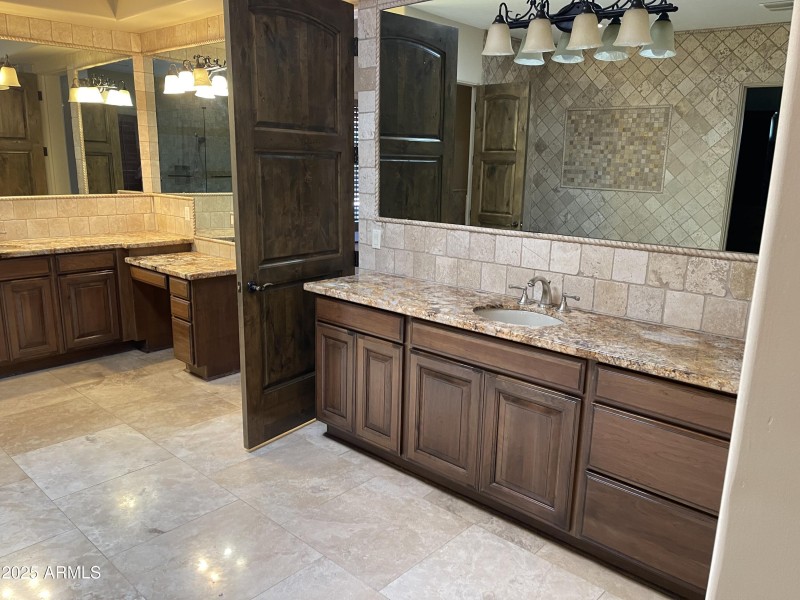 17 master bath vanity 2