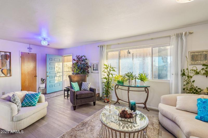 12-web-or-mls-W Connecticut Ave-S2511-01