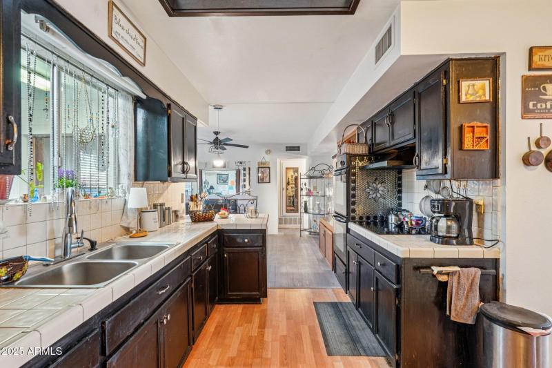 16-web-or-mls-W Connecticut Ave-S2511-01