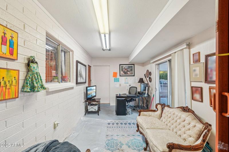 27-web-or-mls-W Connecticut Ave-S2511-02