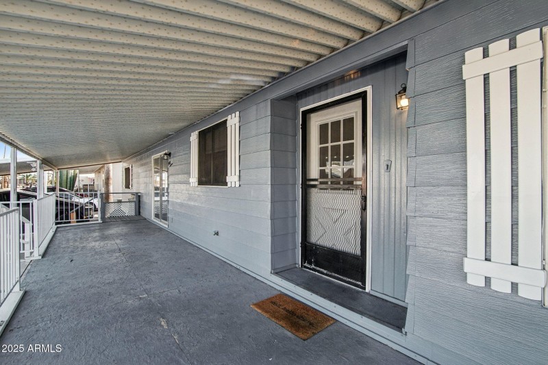 5-web-or-mls-E Broadway Rd-S0412-005