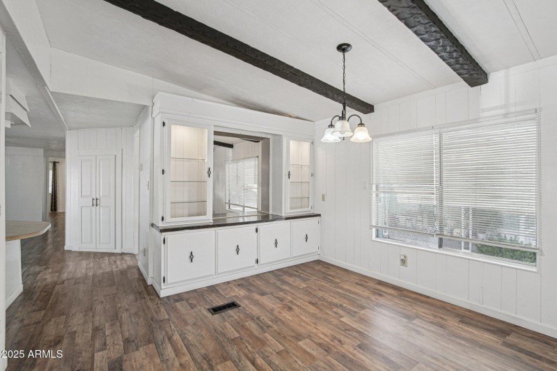 9-web-or-mls-E Broadway Rd-S0412-009