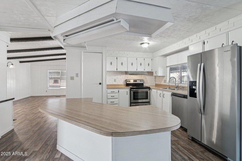 15-web-or-mls-E Broadway Rd-S0412-015