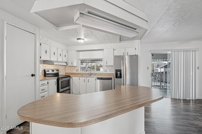 16-web-or-mls-E Broadway Rd-S0412-016