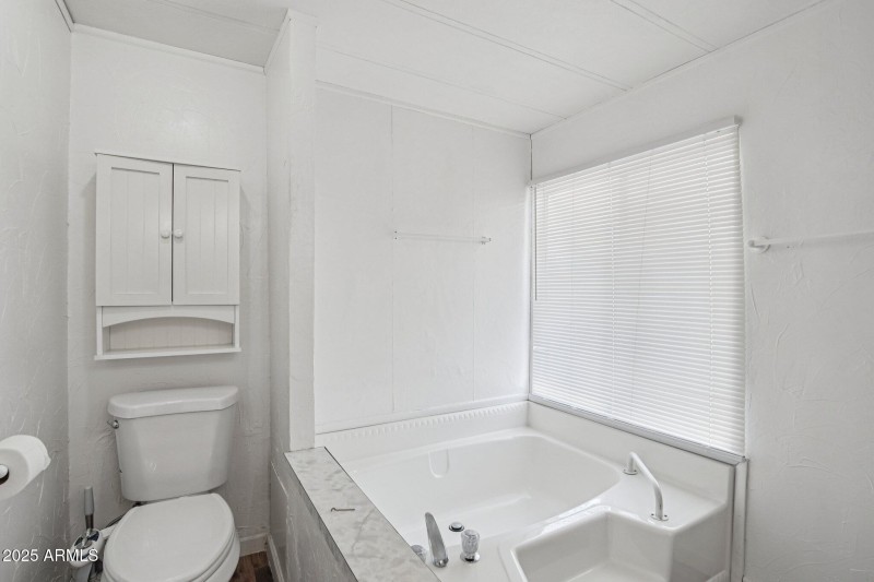 21-web-or-mls-E Broadway Rd-S0412-021