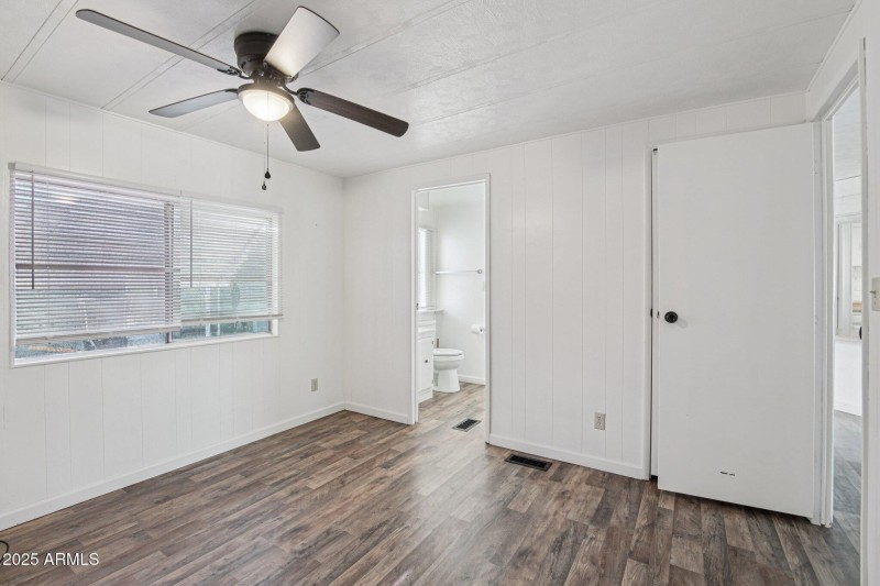 22-web-or-mls-E Broadway Rd-S0412-022