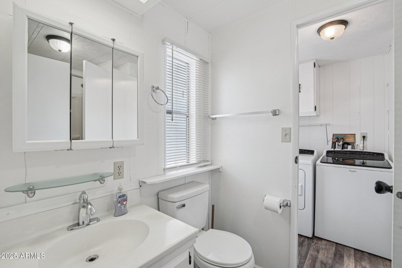 23-web-or-mls-E Broadway Rd-S0412-023