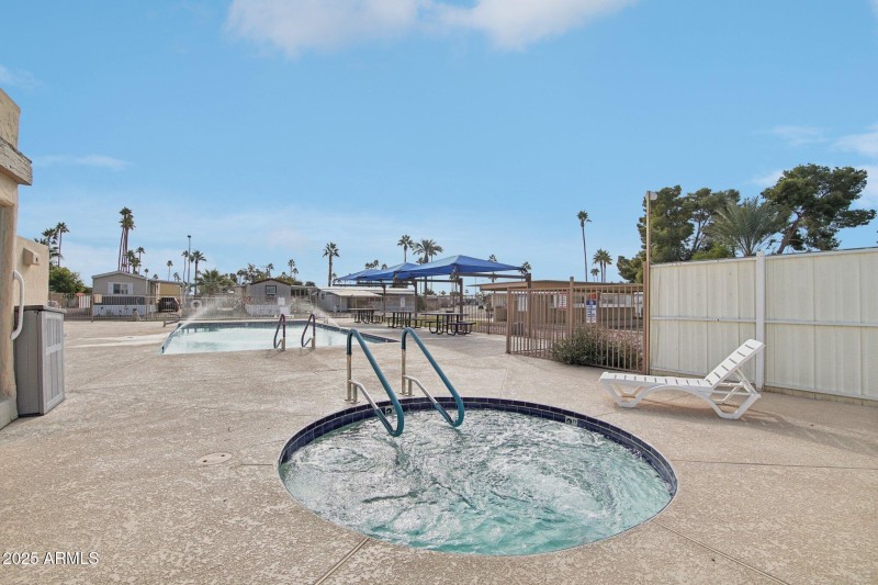 25-web-or-mls-E Broadway Rd-0412-901