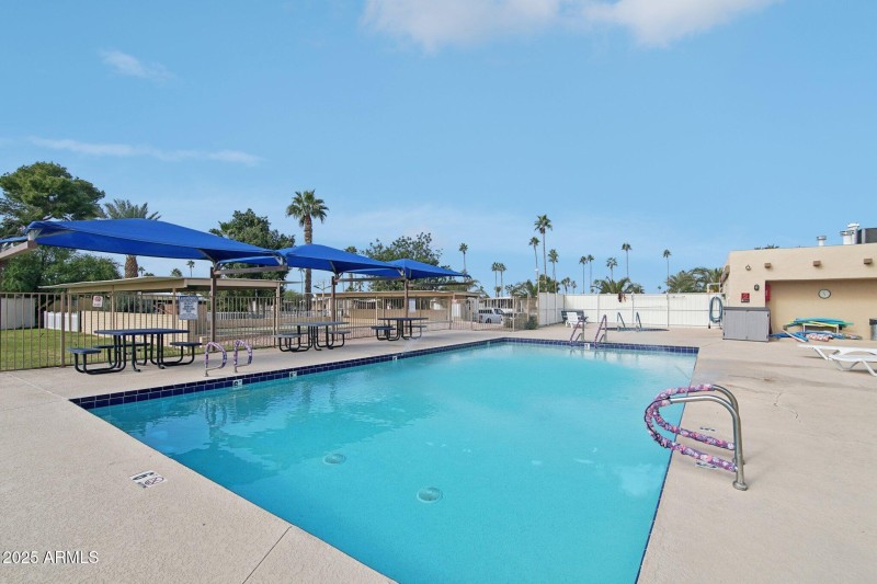 27-web-or-mls-E Broadway Rd-0412-903