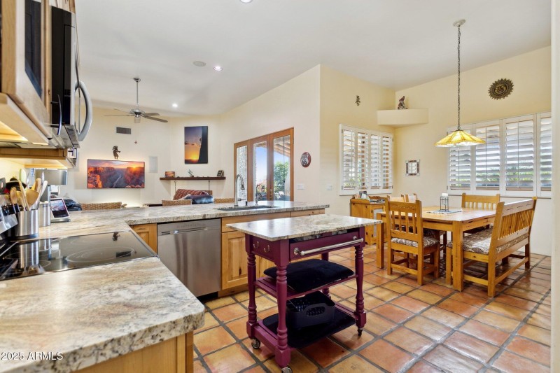 Updated Eat-in Kitchen