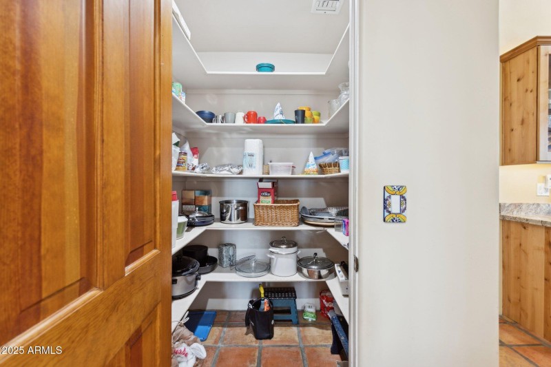 Walk-in Pantry