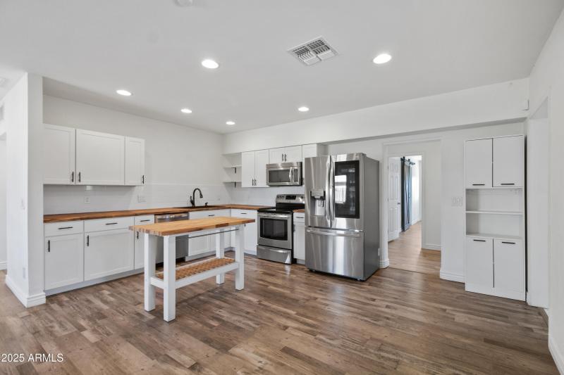 1729 W FAIRMOUNT Avenue