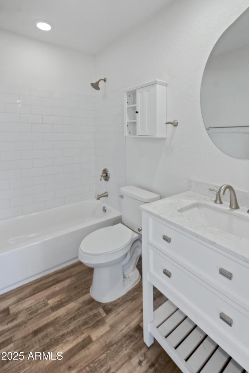 1729 W FAIRMOUNT Avenue