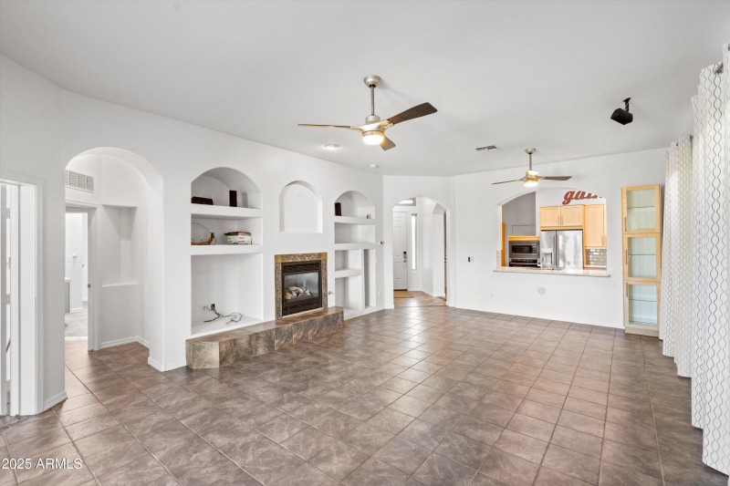 10-Family Room to Dining