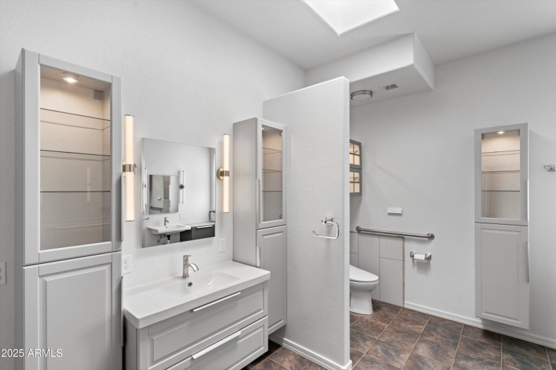 22-Large Primary Bathroom