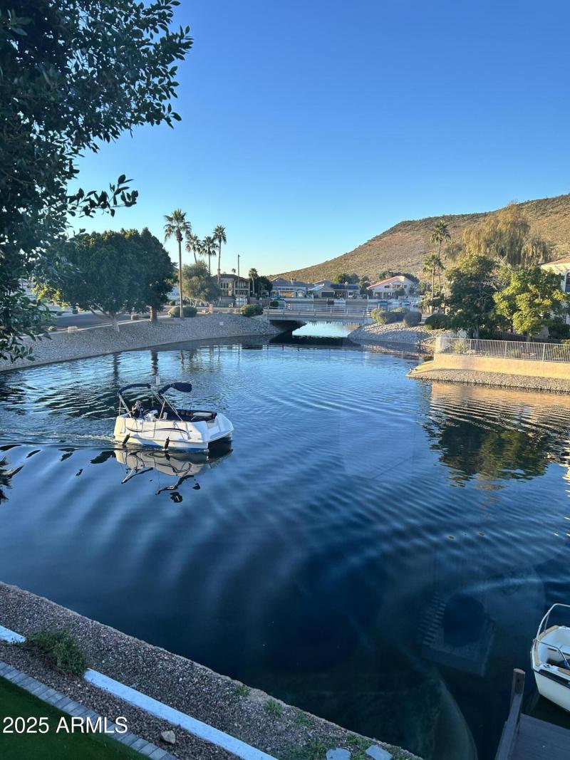 Happy hour boating anyone?