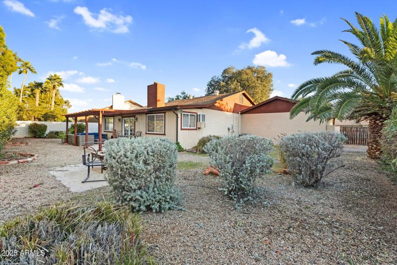 38-web-or-mls-8944 E Friess Dr -36