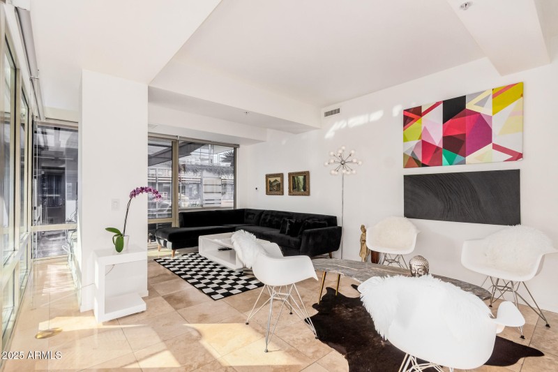 Amazing living space - walls of windows