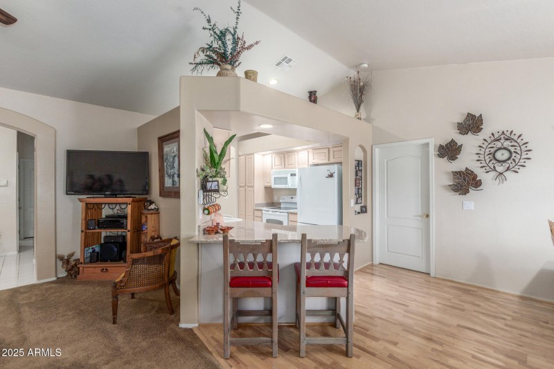 09 Living Room / Kitchen