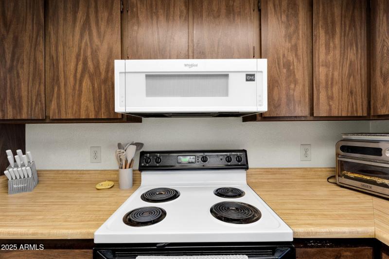 7-web-or-mls-10828 N Bailtmore Dr 233-11