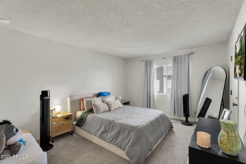 12-web-or-mls-10828 N Bailtmore Dr 233-1