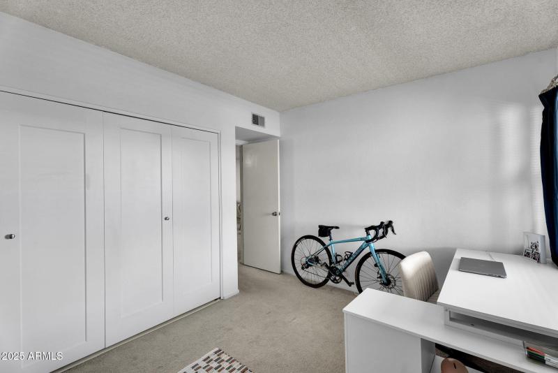 22-web-or-mls-10828 N Bailtmore Dr 233-2