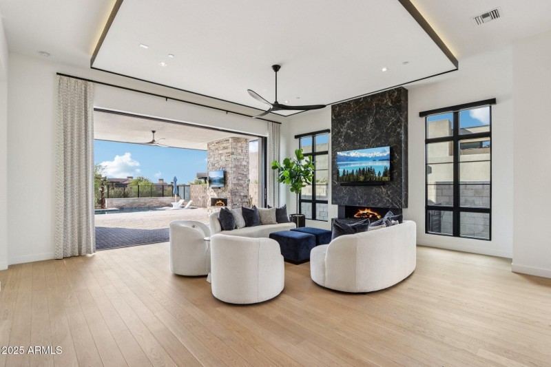 11-web-or-mls-N Cave Creek Rd 1037-S0412