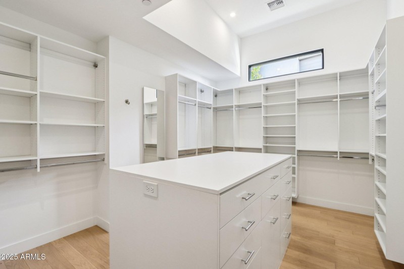 40-web-or-mls-N Cave Creek Rd 1037-S0412