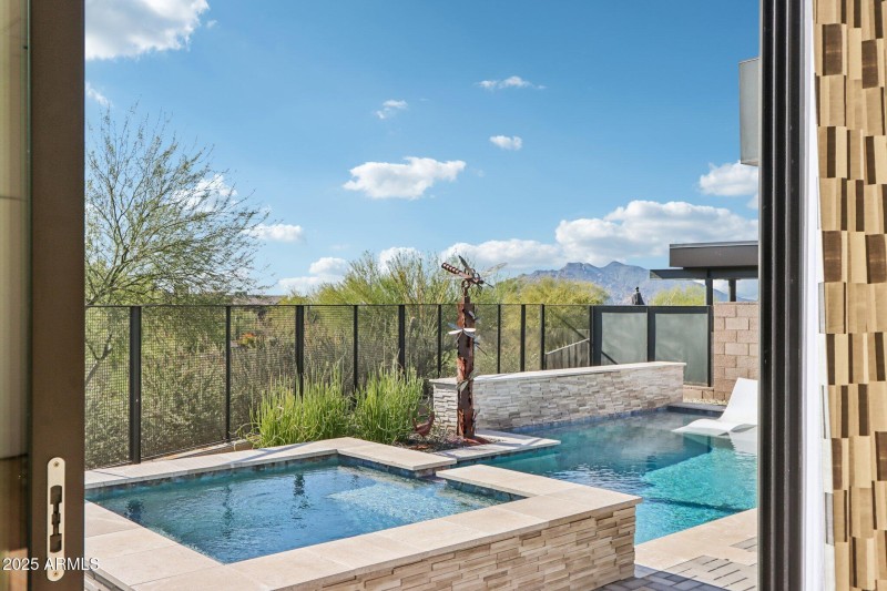 45-web-or-mls-N Cave Creek Rd 1037-S0412