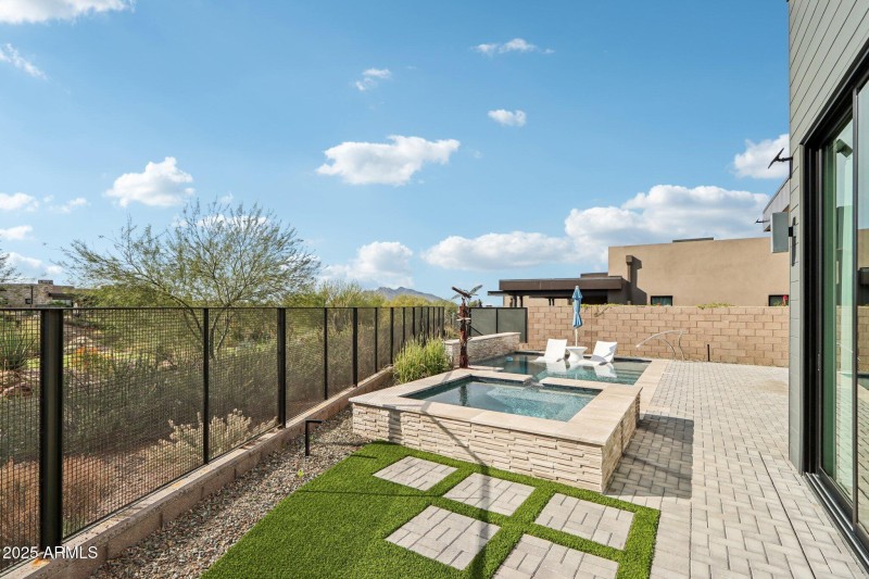 60-web-or-mls-N Cave Creek Rd 1037-S0412