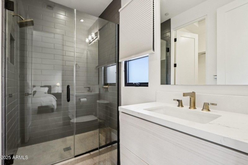 34-web-or-mls-N Cave Creek Rd 1037-S0412