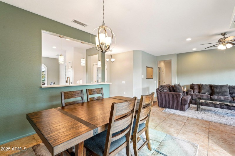 17-web-or-mls-N Wasson Peak Dr-S2411-015