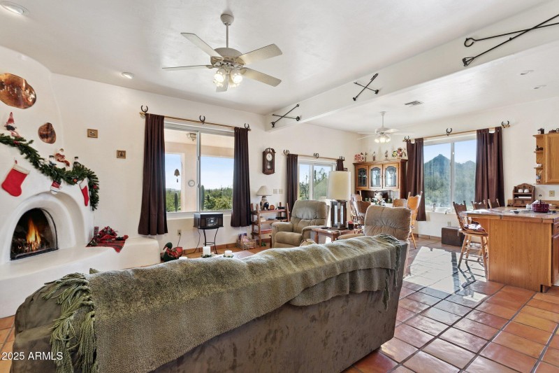 10-web-or-mls-2401-s-coyote-trail