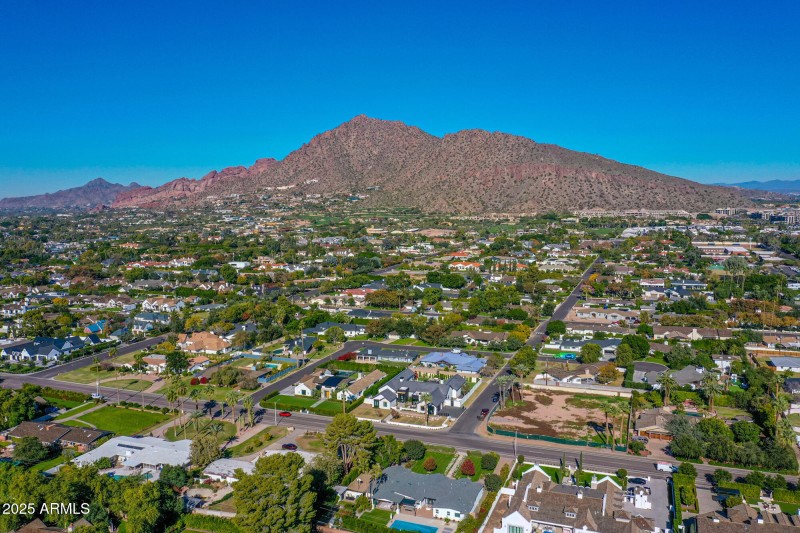 13-Drone-Camelback-Mountain-(2)