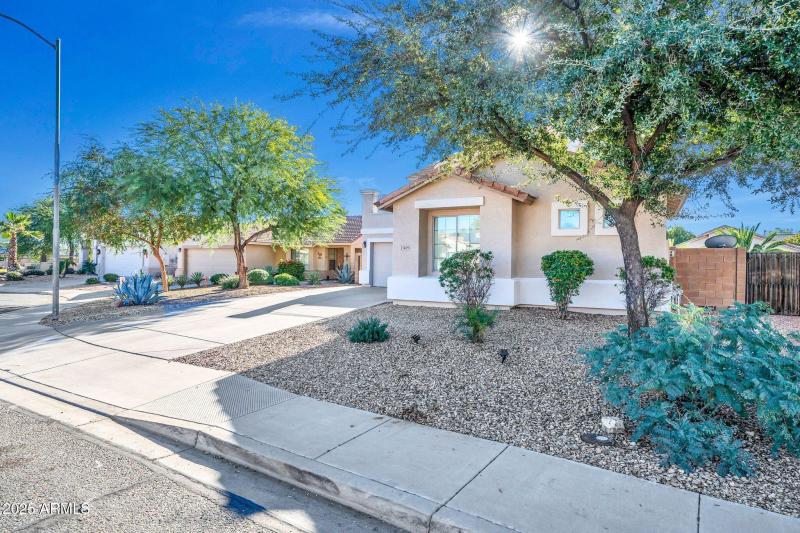 16529 W Saguaro Ln-2