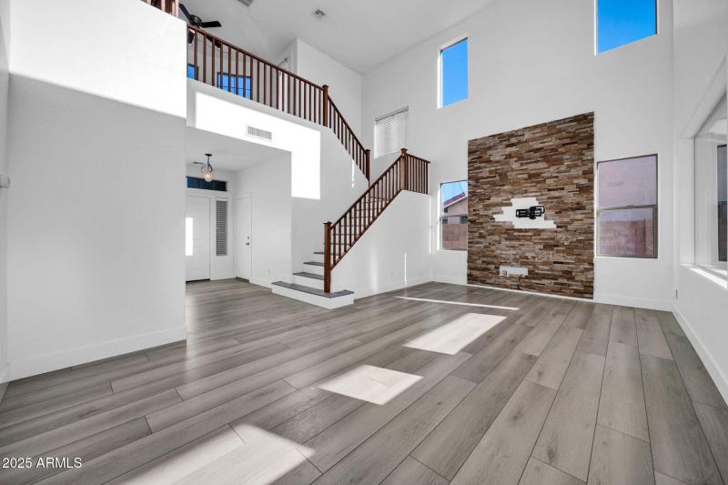 16529 W Saguaro Ln-7