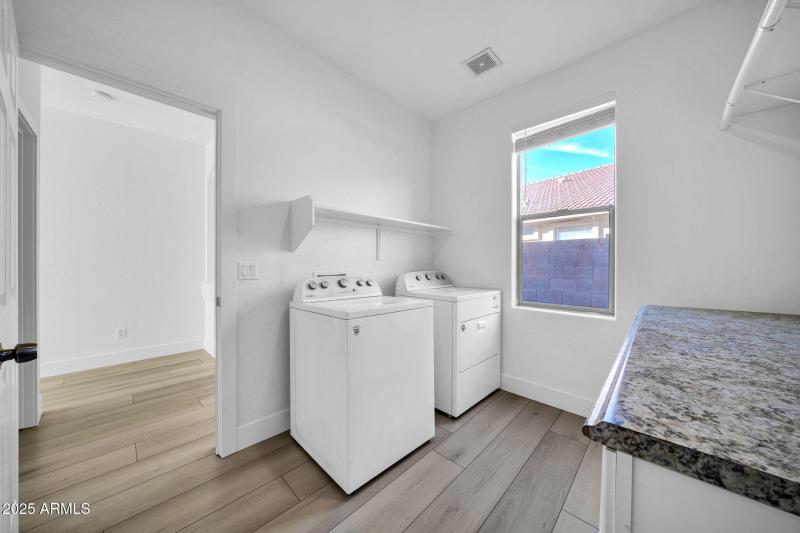 16529 W Saguaro Ln-37