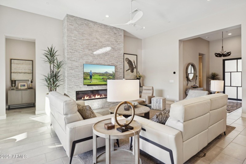 13-web-or-mls-14530-e-adero-canyon-dr