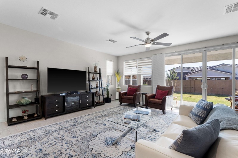 010__2049 E Entoro Dr