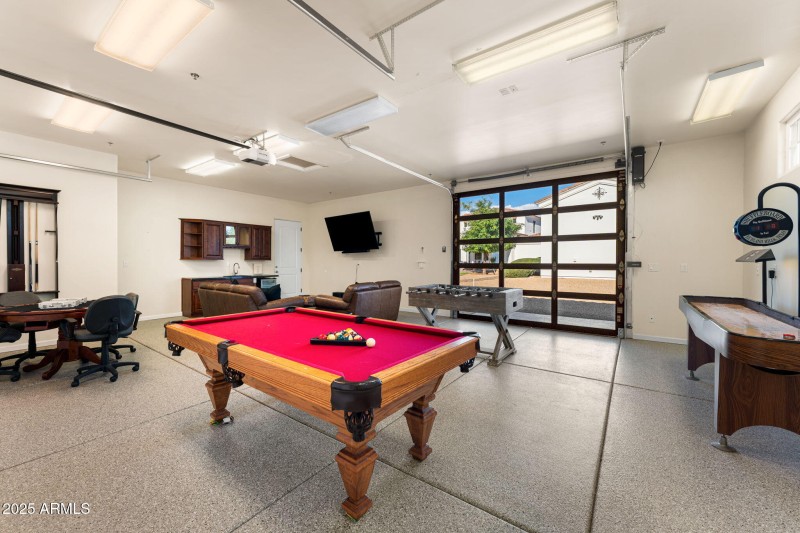 Garage (guest house)