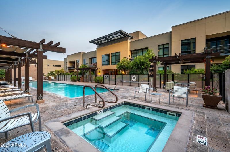 JACUZZI & HEATED LAP POOL