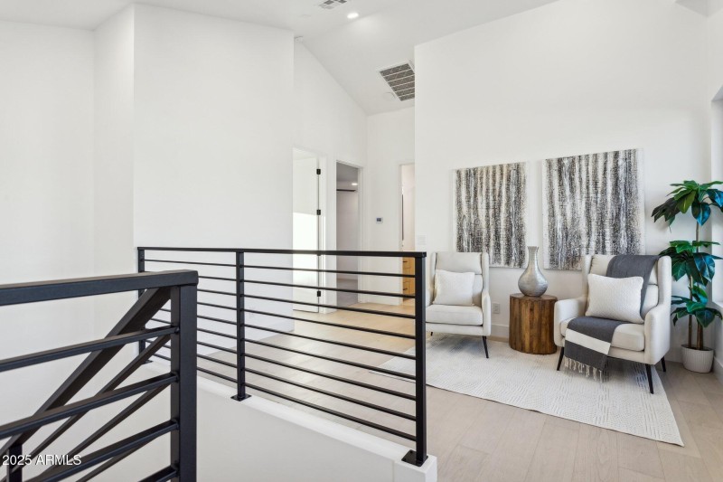 25-web-or-mls-6306-n-10th-dr