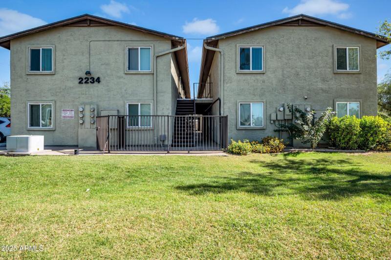 3-custom-2234 W Hazelwood St-3