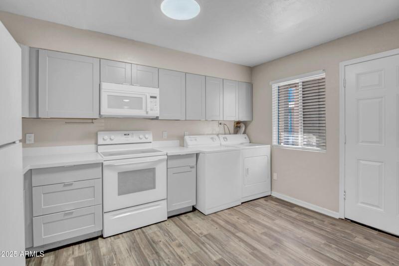 12-custom-1253 W Pierce St-12