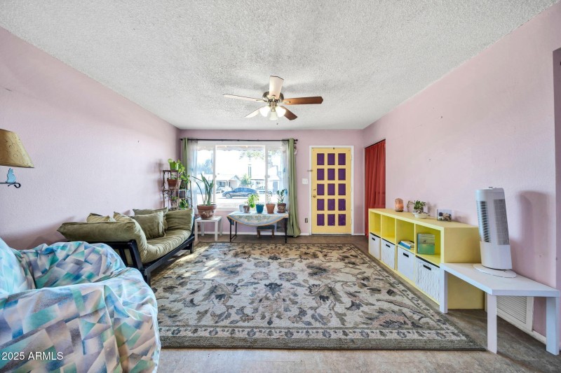 2142 W Paradise Dr-11