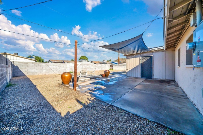 2142 W Paradise Dr-33