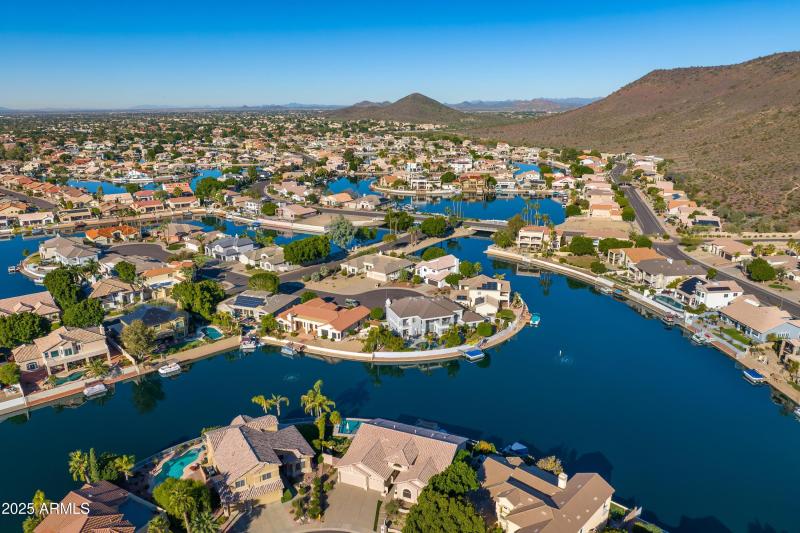 Great location in the curve