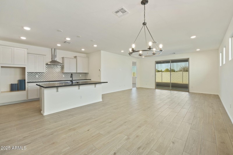 KITCHEN / GREAT ROOM