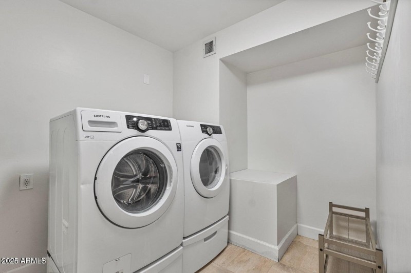 10626 N Indian Wells DR, Laundry