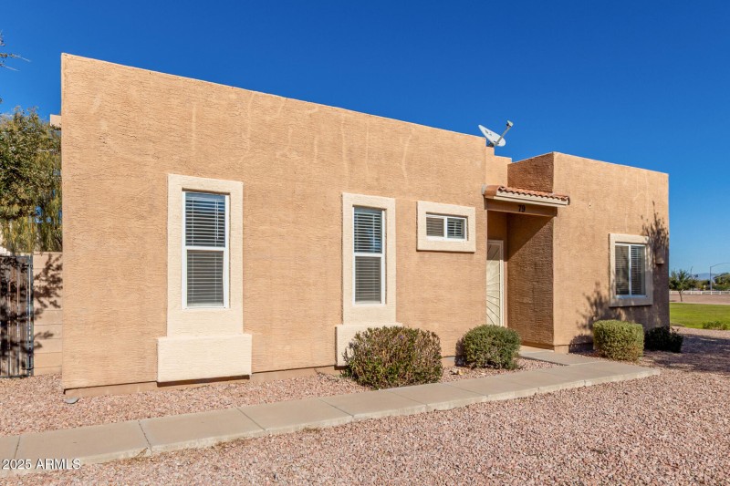 EASY LOCK & LEAVE LIFESTYLE!